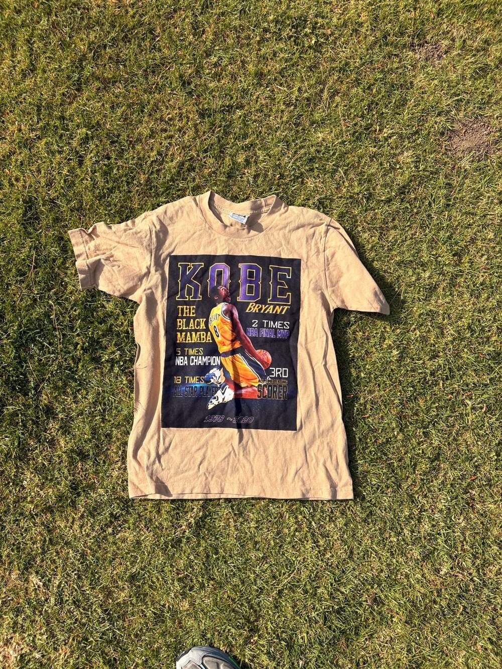 Kobe Bryant Portrait Tee L (42-44) New
